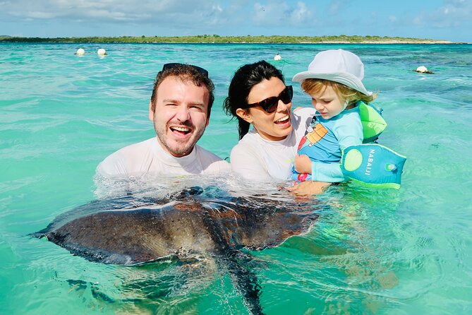 3-Hours Eye-Opening Stingray City Antigua - Transfer R/T included - Meeting Stingrays in Antigua’s Shallow Sea