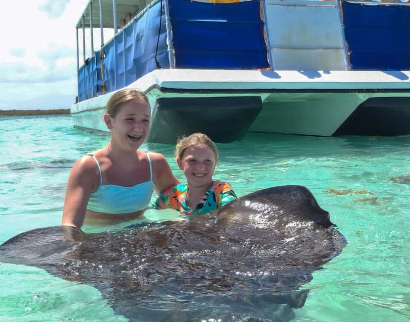 Antigua: Stingray City Experience with Round-Trip Transfer - The short speedboat ride to the shoal